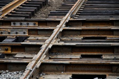 Paslı çelik yapılar. Intersec de giyilen tramvay rayları değiştirildi