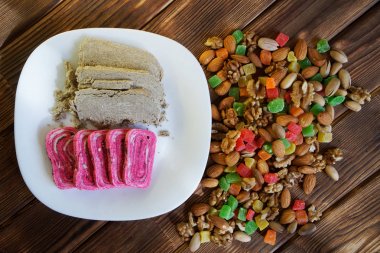 Arap tatlılar: beyaz alışılmadık pembe ve geleneksel gri helva