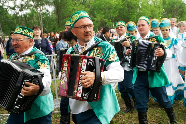 Rusland, Magnitogorsk, juni, 15, 2019. Accordionister - particip - Stock-foto