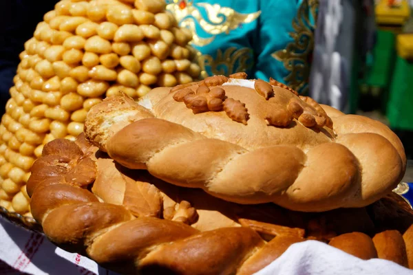 Pães de pão com sal e chuck-chuck são uma deli nacional asiática — Fotografia de Stock