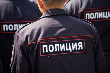 Rus polisinin üniforması. Arkadan görüntüle
