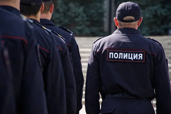 Een groep Russische politie bereidt zich voor op het werk tijdens de vergadering. Vie — Stockfoto