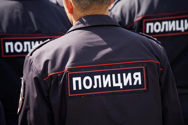 Uniforme de la policía rusa. Vista desde atrás —  Fotos de Stock