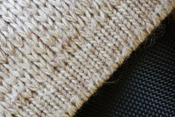 Fragment przytulnej skandynawskiej bluzy. Szary dzianinowy woole — Zdjęcie stockowe