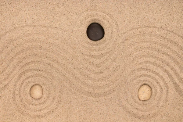 Три Камені Розташовані Центрі Кола Піском Текстура Піску Вид Зверху — стокове фото