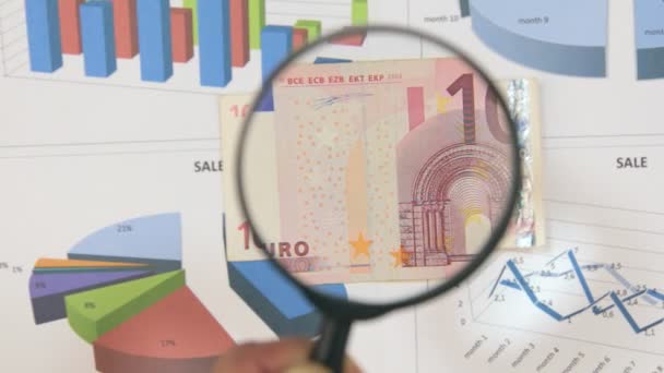 Study of a banknote ten euro, increasing with the help of a magnifying glass. — Stock Video