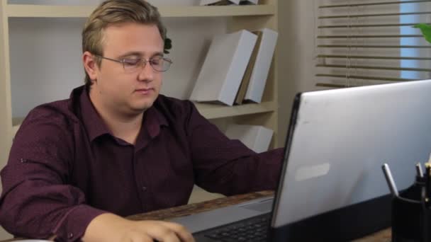 Happy businessman, raising hands looking at laptop, celebrating victory. — Stock Video