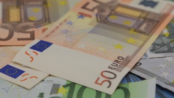 Primer plano, la rotación de un montón de euros . — Vídeos de Stock