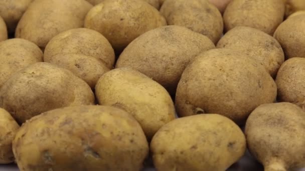 Närbild. Rotation av bakgrunden gjort från potatis. — Stockvideo