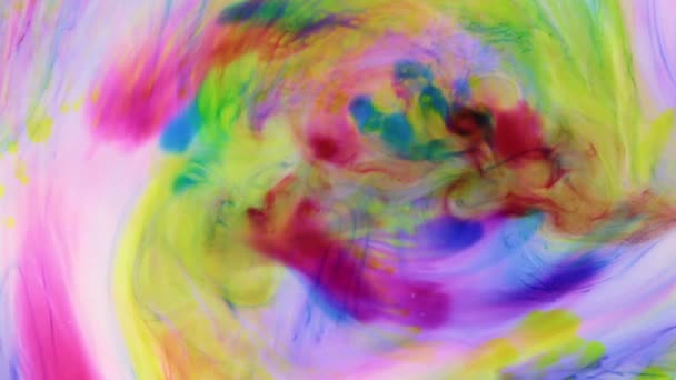 Movimento caotico di vernice colorata in acqua. Ravvicinamento, zoom . — Video Stock