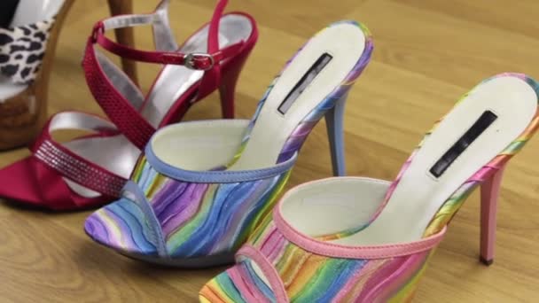 Slider shot. Many stylish classic womens sandals shoes with high heels. — Stock Video