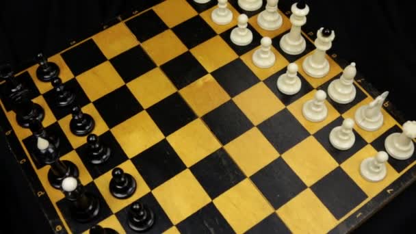 Chess pieces on a chessboard table. Panorama. — Stock Video