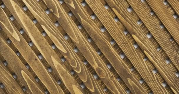 Rotación y zoom de una hermosa celosía de madera. — Vídeo de stock