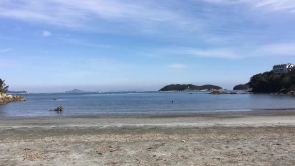 Japon Kıyıları Kumsalı Mavi Gökyüzünün Altında — Stok video