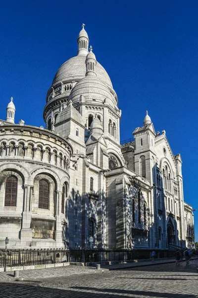 圣心大教堂在蒙马特 法国在晴天 — 图库照片