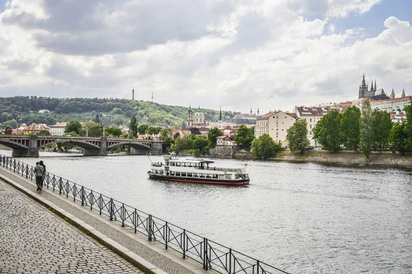 Vue Depuis Remblai Prague Sur Rivière Vltava Printemps — Photo