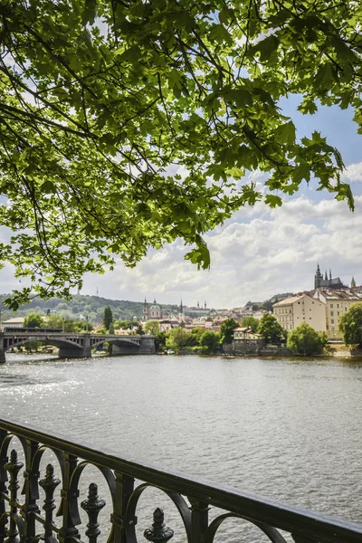 Vista Argine Praga Sul Fiume Moldava Primavera — Foto Stock