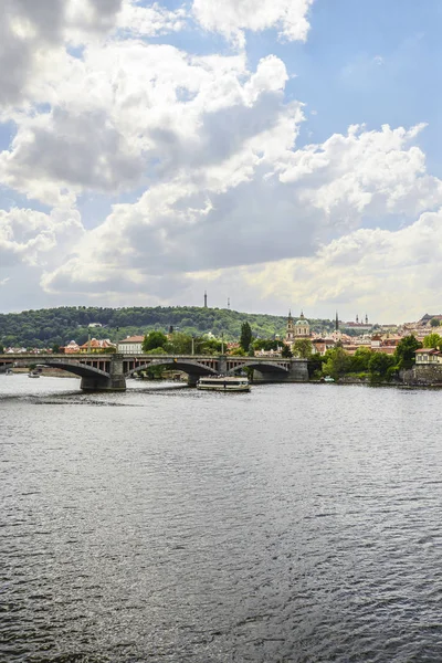 Vista Desde Terraplén Praga Río Moldava Primavera —  Fotos de Stock