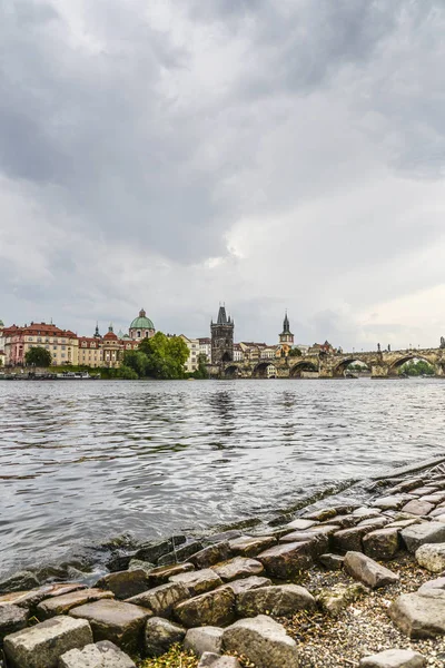 Old Town Iskele Mimarisi Charles Bridge Doğal Bahar Bakış Vltava — Stok fotoğraf