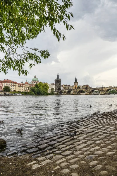 Malebné Jarní Pohled Staré Město Molo Architektury Karlův Most Přes — Stock fotografie