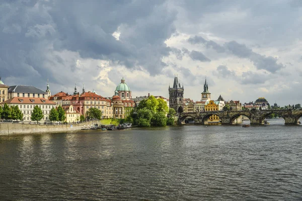 Malerischen Frühling Blick Auf Die Altstadt Seebrücke Architektur Und Karlsbrücke — Stockfoto