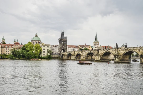 Malerischen Frühling Blick Auf Die Altstadt Seebrücke Architektur Und Karlsbrücke — Stockfoto