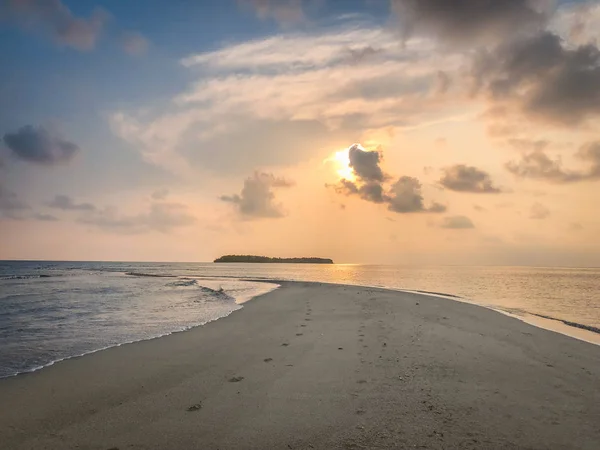 Coucher Soleil Magnifique Dans Océan Sur Banc Sable Près Île — Photo