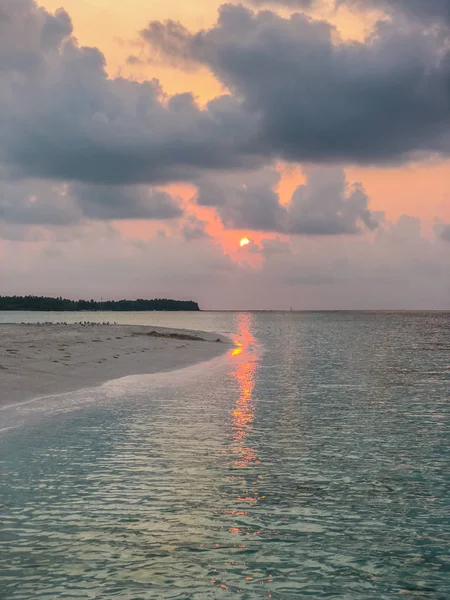 Coucher Soleil Magnifique Dans Océan Sur Banc Sable Près Île — Photo