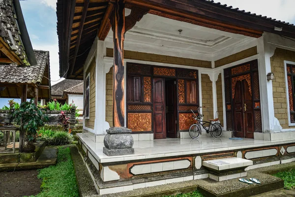 Бали Индонезия Января 2018 Традиционный Балийский Дом Крыльцо Винтажным Циклом — стоковое фото