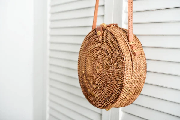 Fashionable Handmade Natural Organic Rathan Bag White Wooden Background Экобаги — стоковое фото