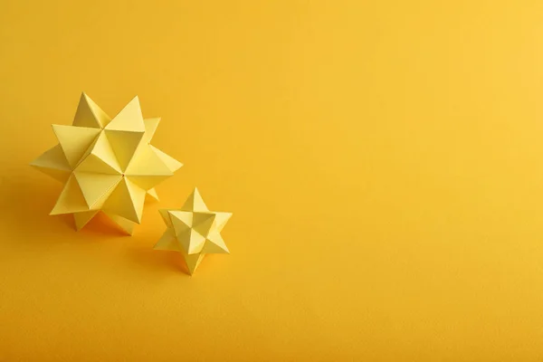 Two Handmade Yellow Paper Polyhedrons Yellow Background — Stock Photo, Image