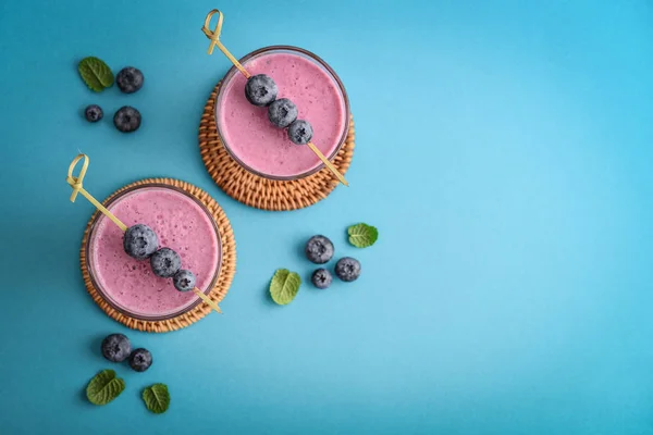 Blueberry Smoothie Glass Fresh Berries Mint Blue Background Top View — Stock Photo, Image