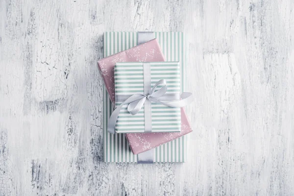 Stack Gift Boxes Gray Ribbon White Wooden Background Top View — Stock Photo, Image