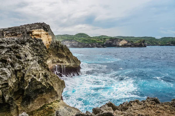 Tengerpart Nusa Penida Sziget Közelében Angyal Billabong Beach Indonézia — Stock Fotó