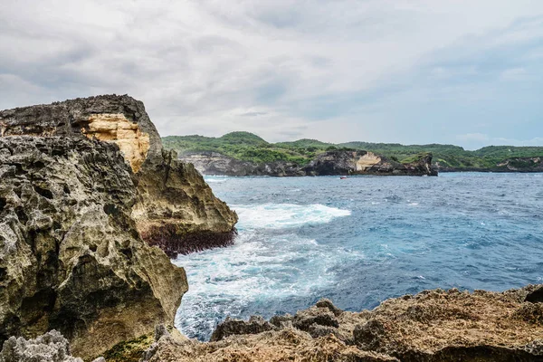 Tengerpart Nusa Penida Sziget Közelében Angyal Billabong Beach Indonézia — Stock Fotó