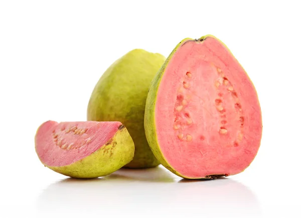 Guava Frukt Isolerat Den Vita Bakgrunden Med Urklippsbana — Stockfoto