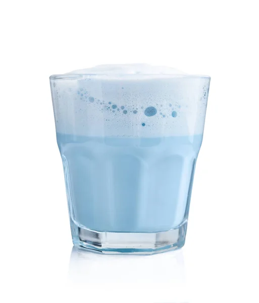 ガラスの青い抹茶ラテ — ストック写真