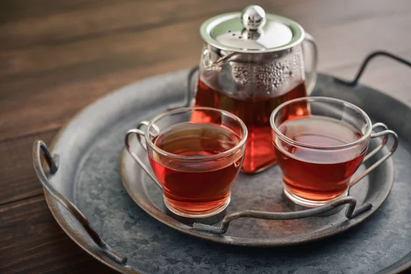 Deux tasse de thé en verre avec théière — Photo