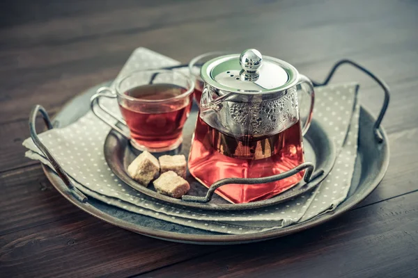 Deux tasse de thé en verre avec théière — Photo