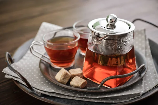 Due tazza di tè di vetro con teiera — Foto Stock