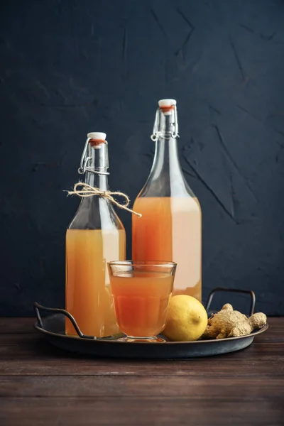 Tè di Kombucha crudo fermentato fatto in casa — Foto Stock