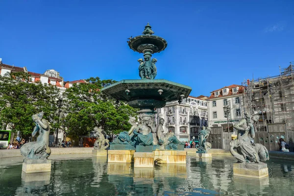 人気のロッシオ広場の噴水 — ストック写真