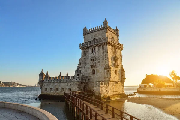 Widok na wieżę Belem lub Torre de Belem — Zdjęcie stockowe