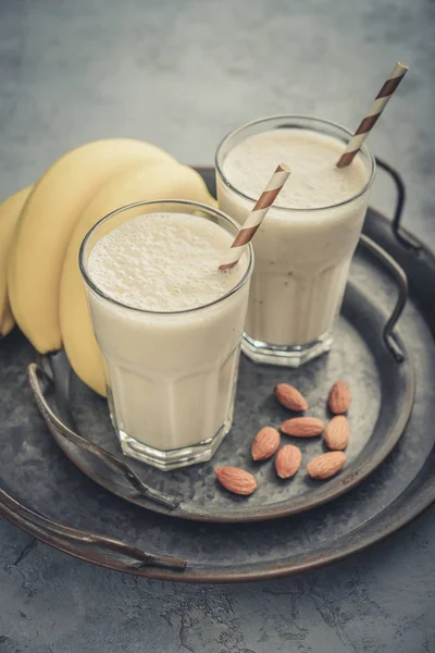 Banan smoothie med mandelmjölk — Stockfoto