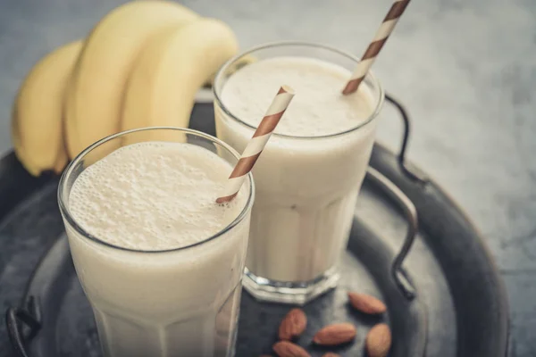 Banan smoothie med mandelmjölk — Stockfoto