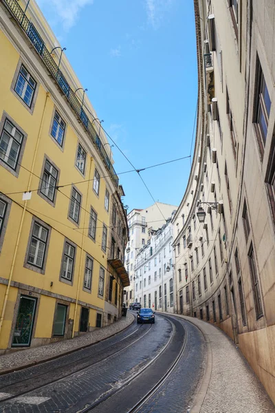 Enge Kopfsteinpflasterstraßen im Bezirk baixa — Stockfoto