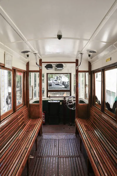 Innenraum des Straßenbahnwagens der Lavra-Standseilbahn (Aszensor d — Stockfoto