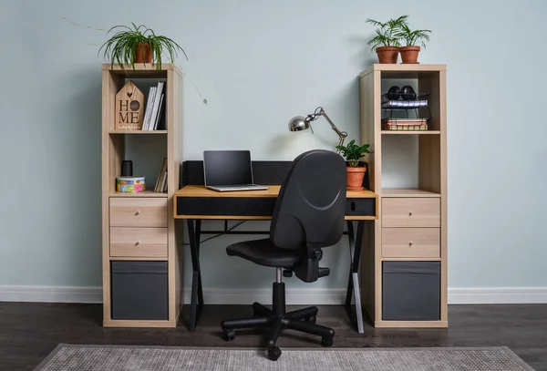 Light Cozy Teen Room White Bookcases Working Desk Laptop — Stock Photo, Image