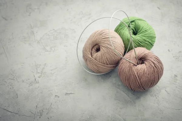 Boules Fils Colorés Sur Fond Béton Gris Gros Plan — Photo