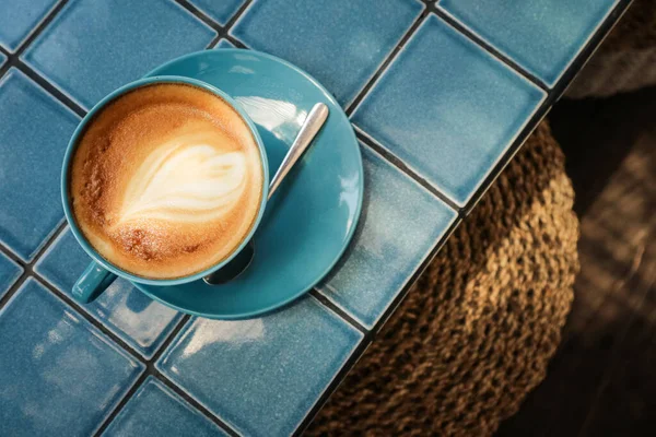 Coffe Med Latte Konst Toppen Blå Kopp Ovanifrån — Stockfoto